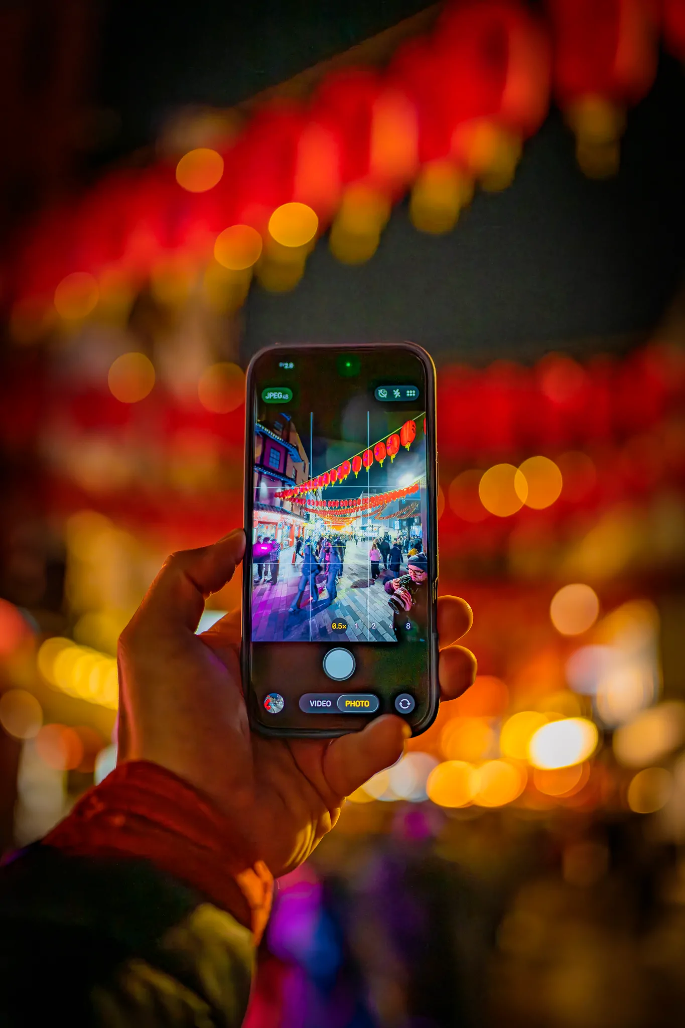 photographing a phone by night