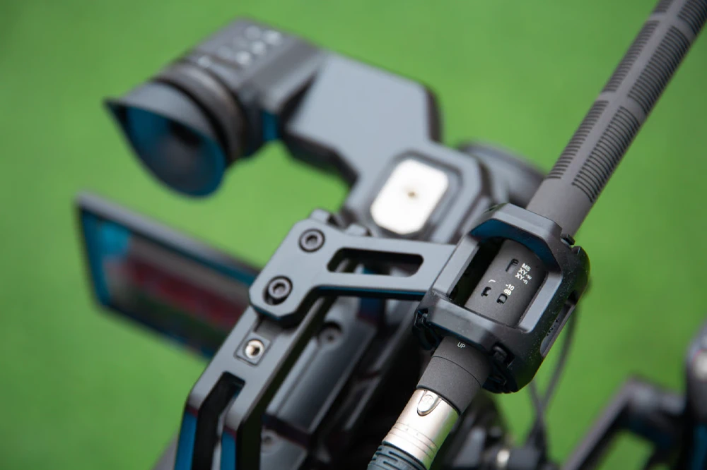 Shotgun microphone with windscreen for location audio capture