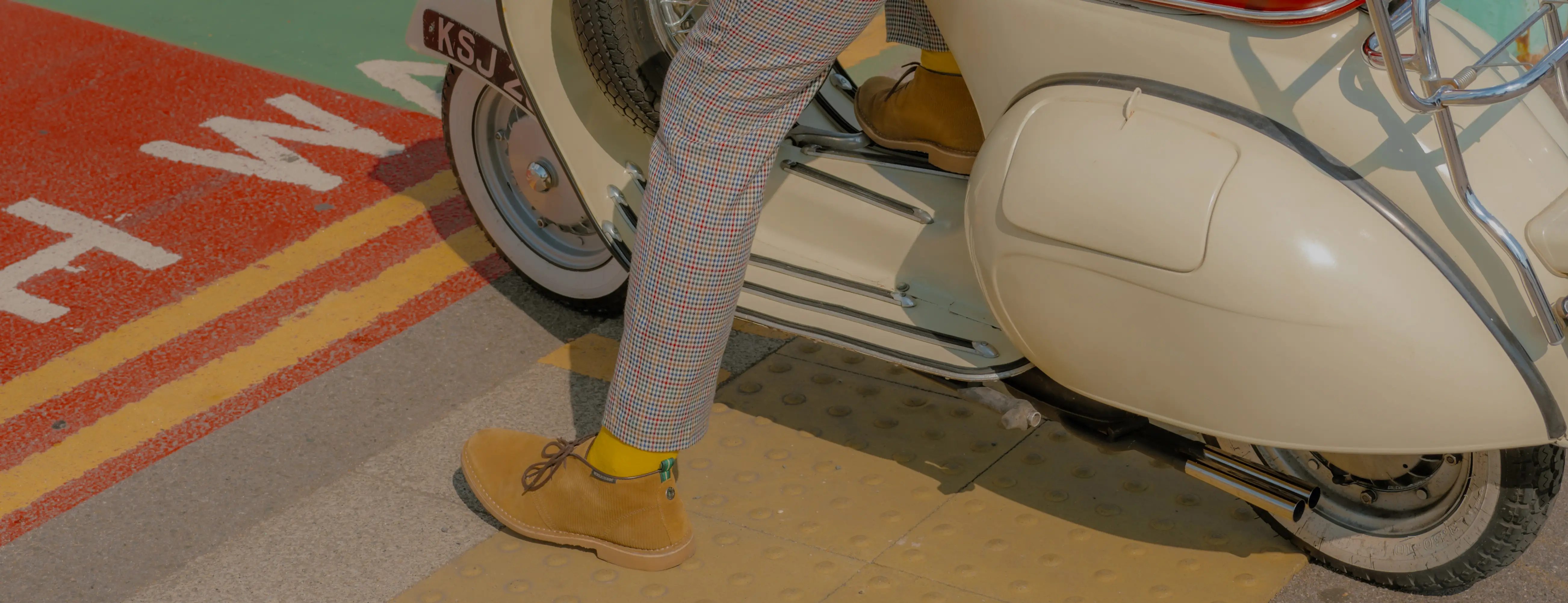 Hire Mastering Colour in Street Photography: Masterclass with Josh Edgoose - Image 3