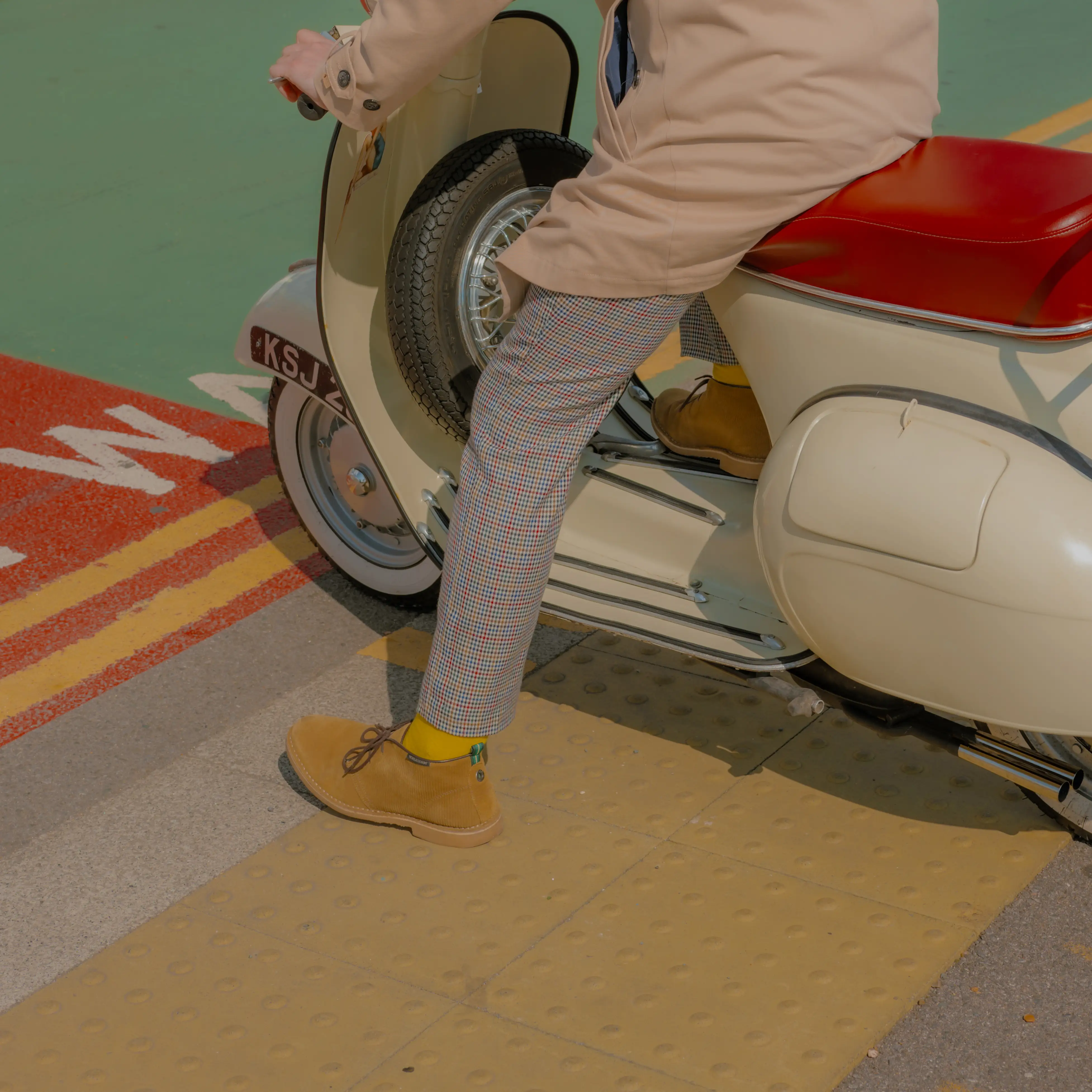 Hire Mastering Colour in Street Photography: Masterclass with Josh Edgoose - Image 2