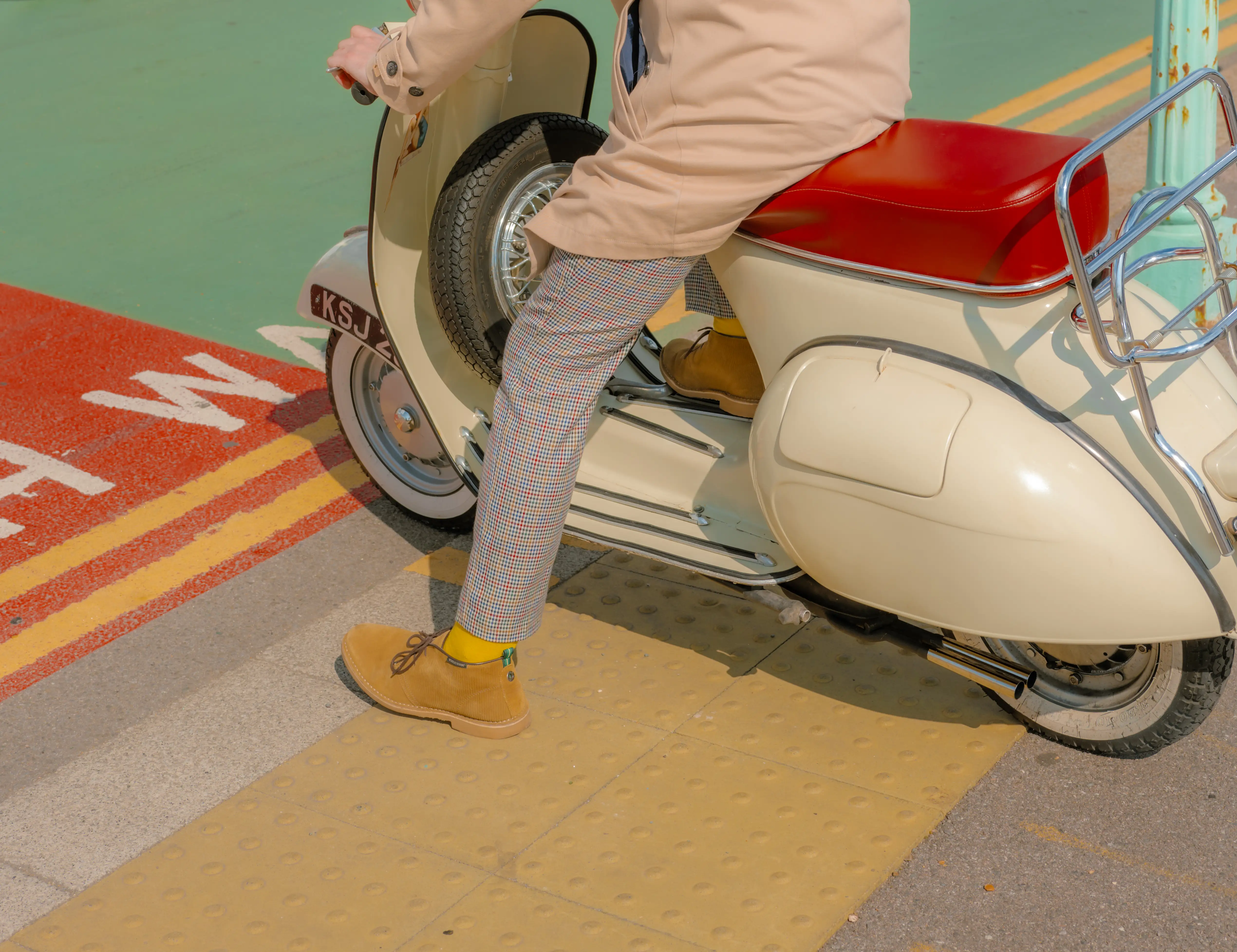 Hire Mastering Colour in Street Photography: Masterclass with Josh Edgoose - Image 4