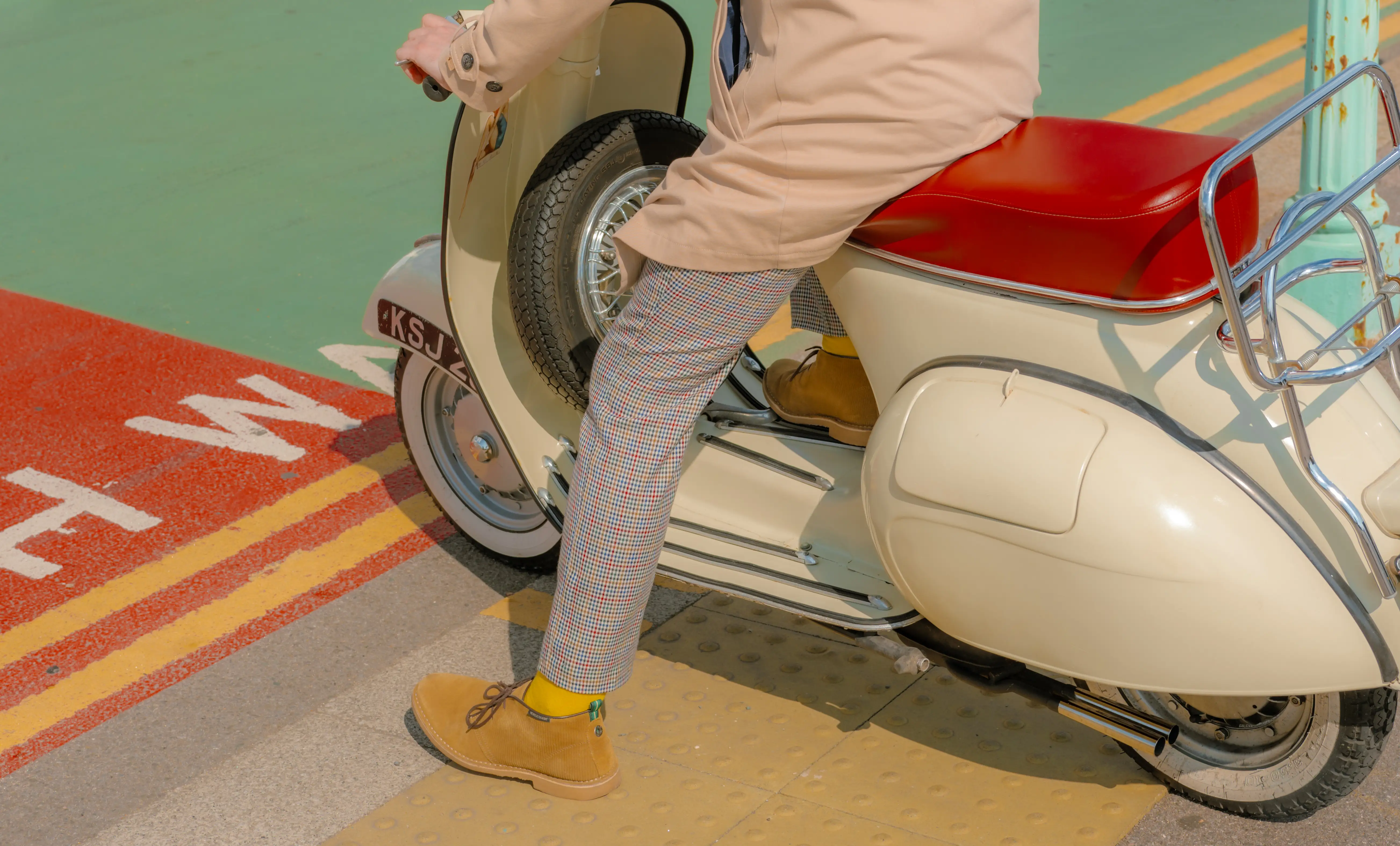 Hire Mastering Colour in Street Photography: Masterclass with Josh Edgoose - Image 1