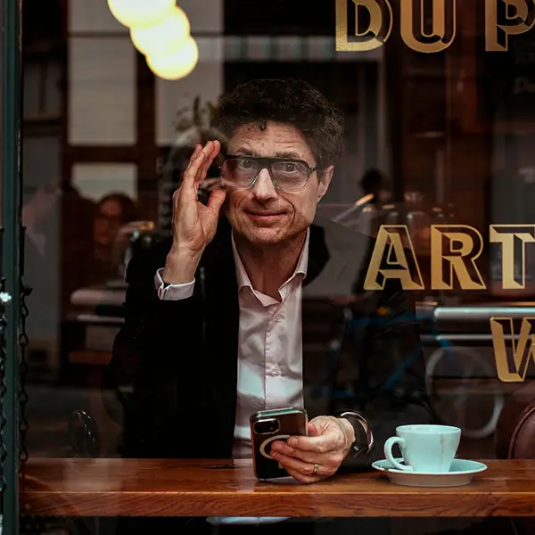 Hire Through the Glass: A Guide to Candid Portraiture with Dawn Eagleton - Image 2