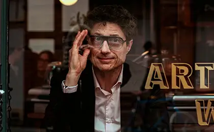 Hire Through the Glass: A Guide to Candid Portraiture with Dawn Eagleton - Image 1